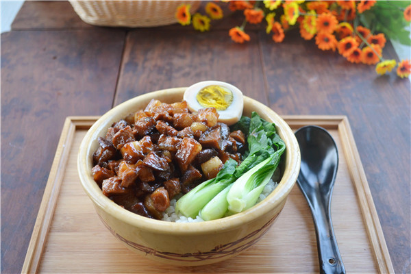 科技美食，重塑味蕾盛宴——最新卤肉饭的魅力探索